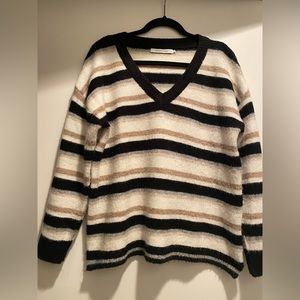 EVEREVE Stitches & stripes super soft V-neck sweater size S